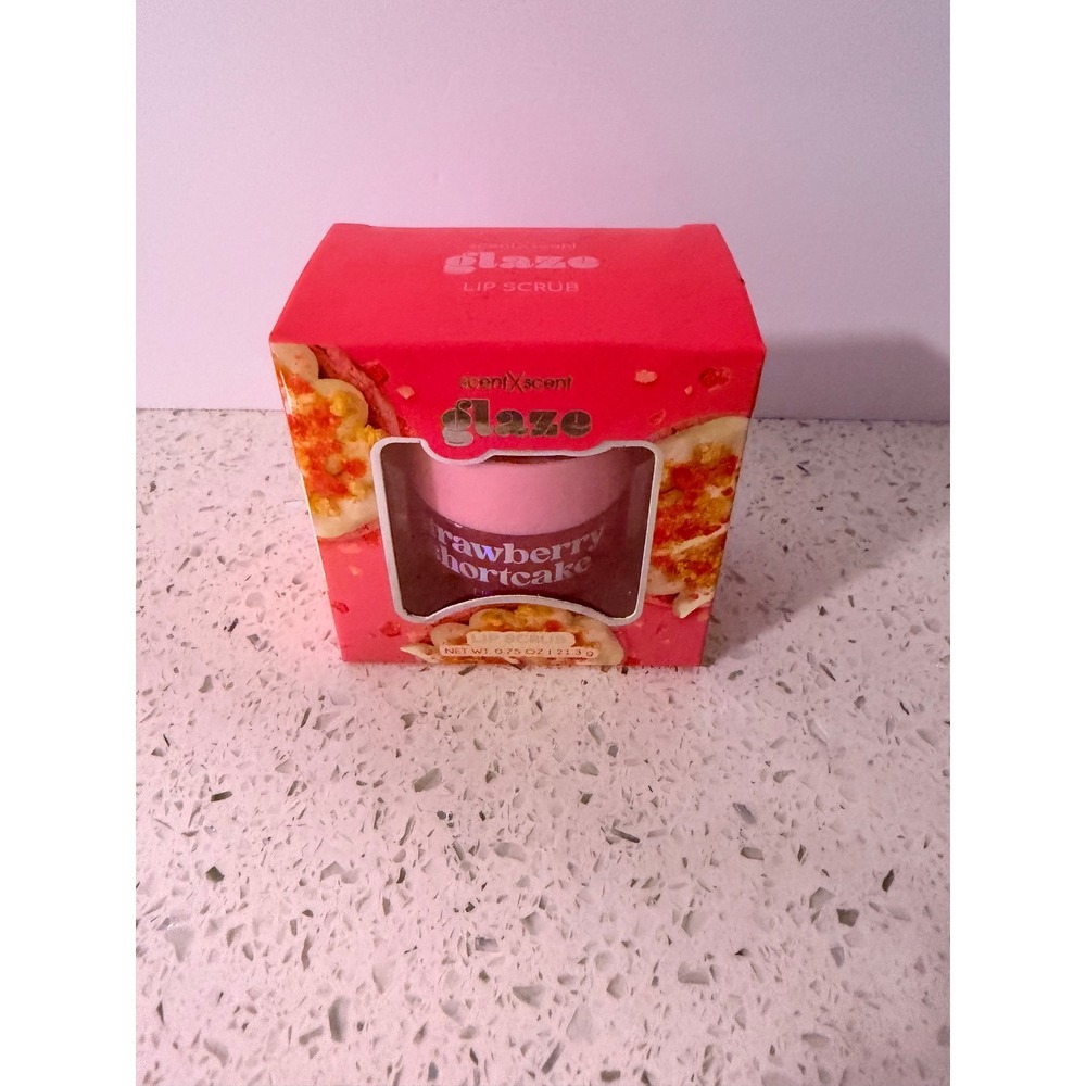 ScentXscent Glaze Lip Scrub Strawberry Shortcake 0.75 oz New in Box